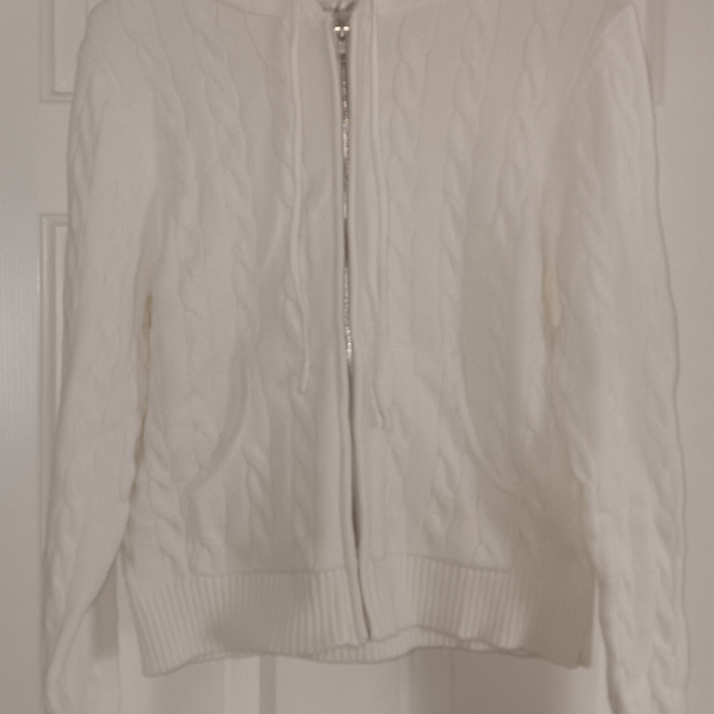 Chic White Cable Knit Zip Cardigan
